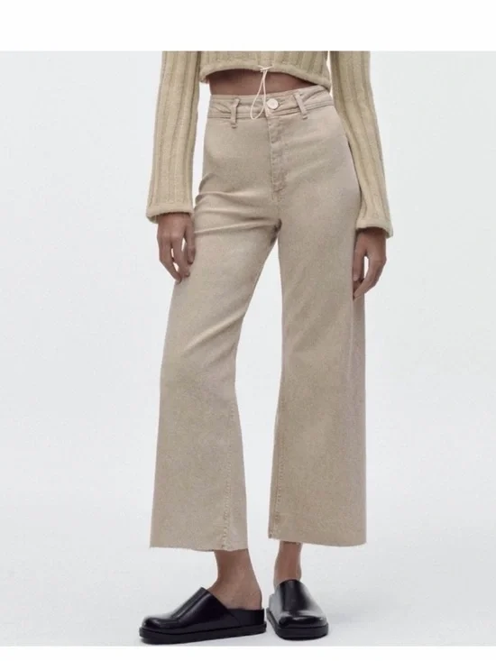 Zara Beige Straight Jeans with Raw Hem - Picture 2 of 3